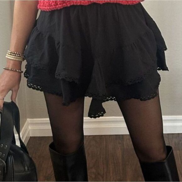 Black Cowgirl Style Lace Trim Ruffled Skirt - Picture 4 of 4